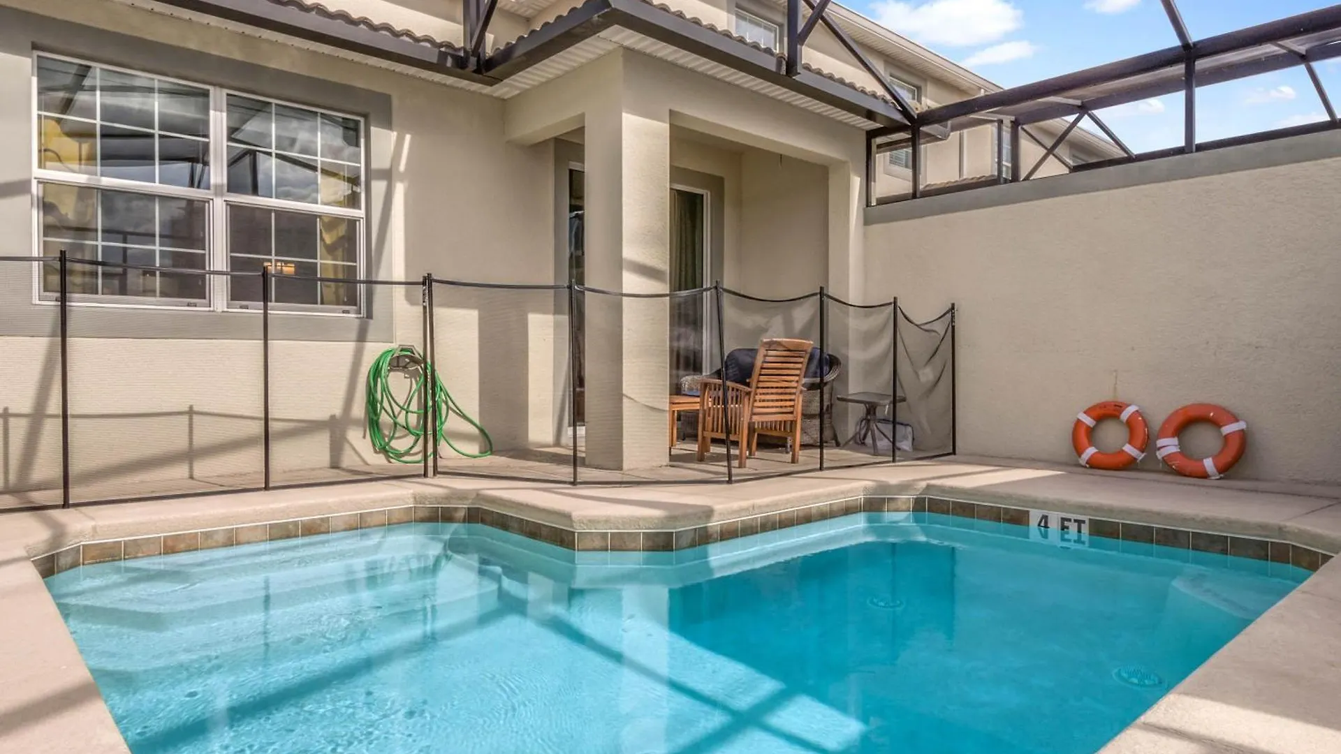 5 Bedrooms - 4 Bathrooms- Storey 4921 Wa Holiday home *