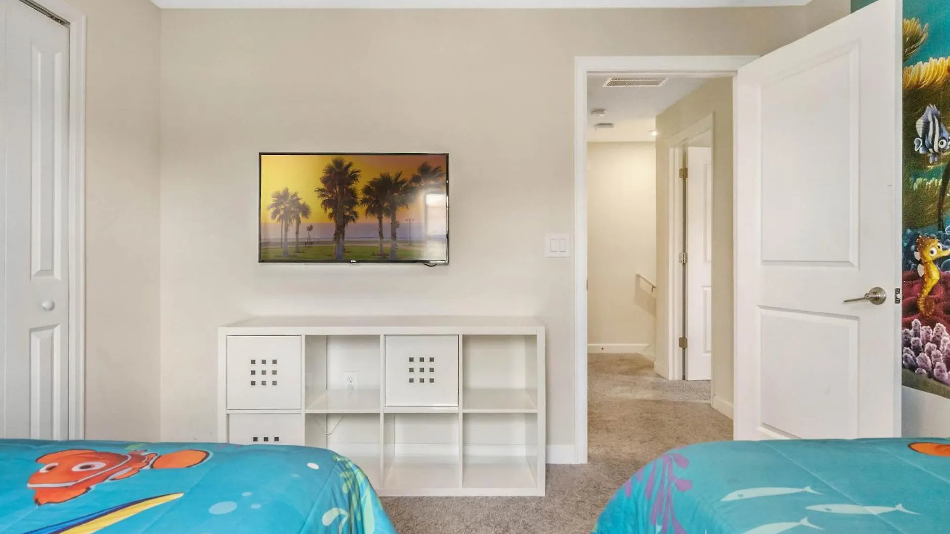 5 Bedrooms - 4 Bathrooms- Storey 4921 Wa *