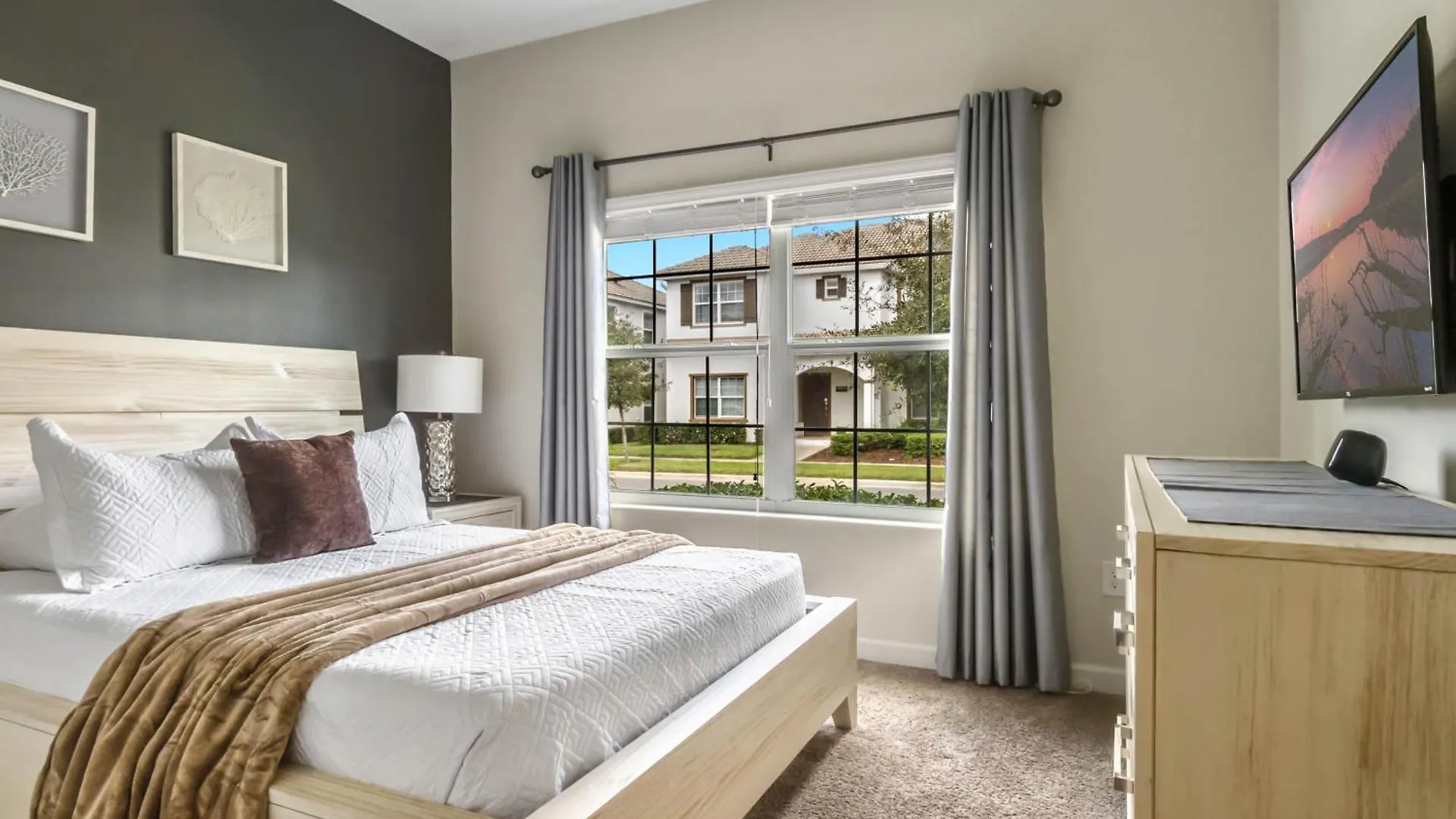 5 Bedrooms - 4 Bathrooms- Storey 4921 Wa * Kissimmee