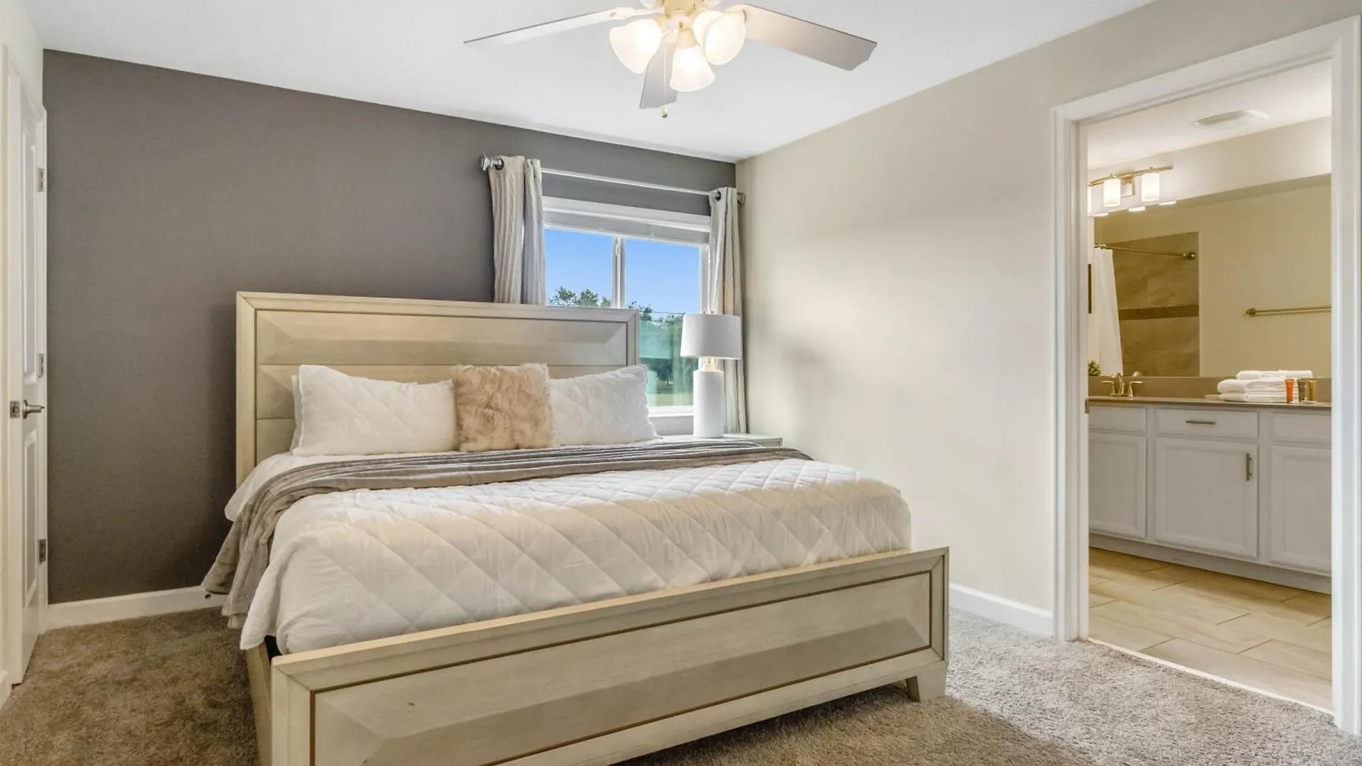 5 Bedrooms - 4 Bathrooms- Storey 4921 Wa *
