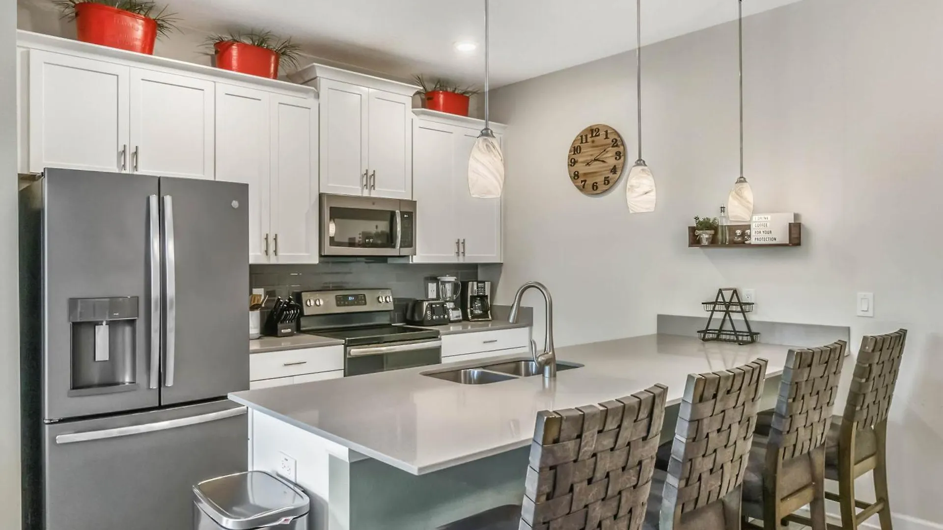 5 Bedrooms - 4 Bathrooms- Storey 4921 Wa Holiday home