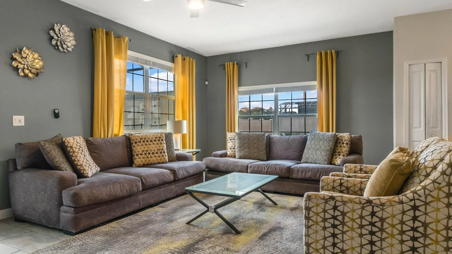5 Bedrooms - 4 Bathrooms- Storey 4921 Wa *
