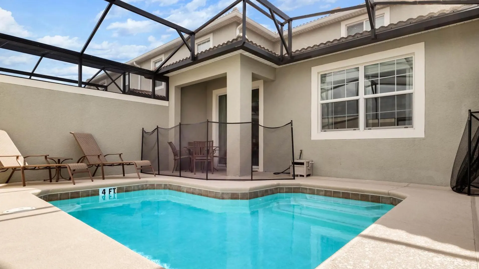 5 Bedrooms- 4 Bathrooms- Storey 4956 Wa