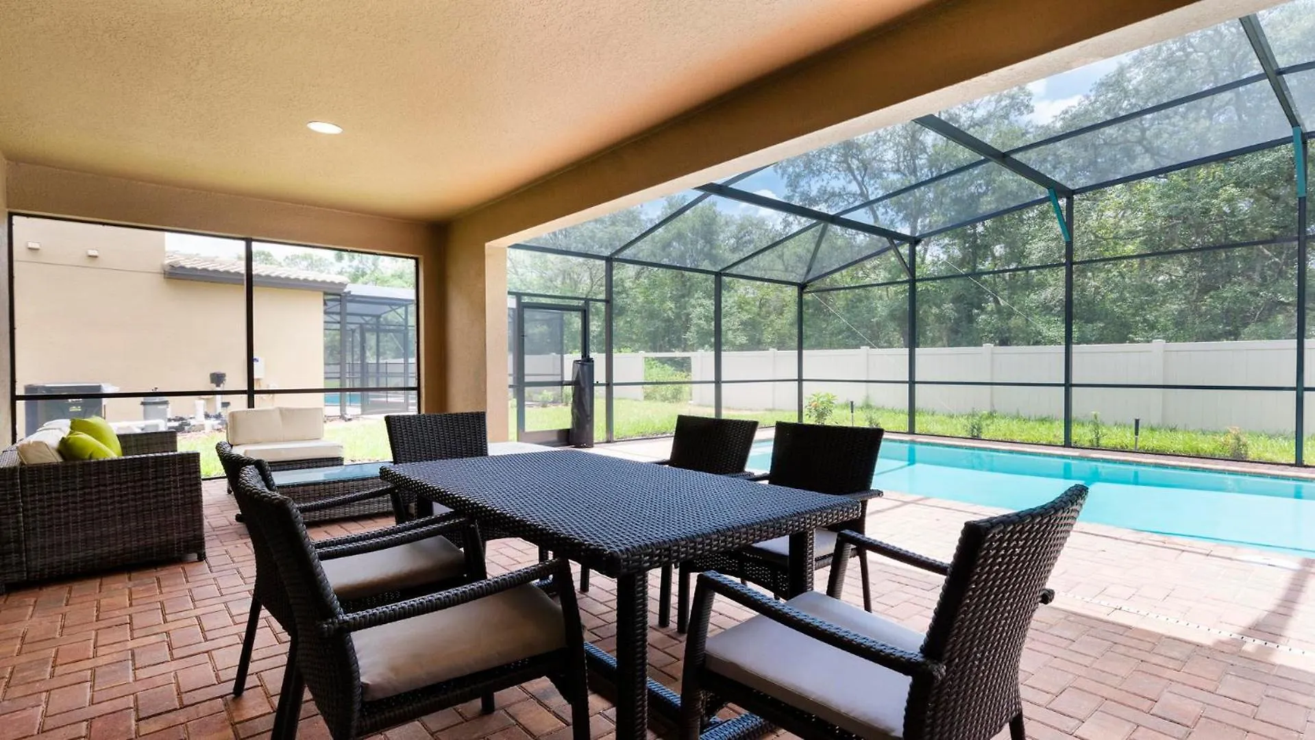 Spacious Family With Pool & Game Kissimmee