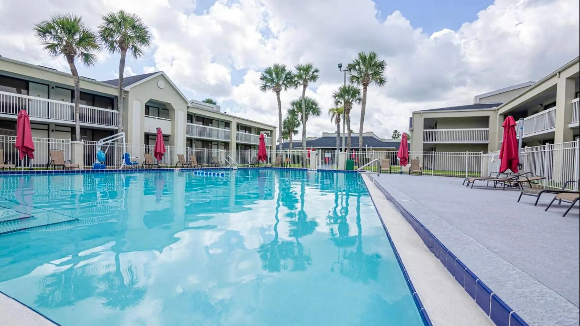 Apartment Pool - Wifi - Parking - Location ! *