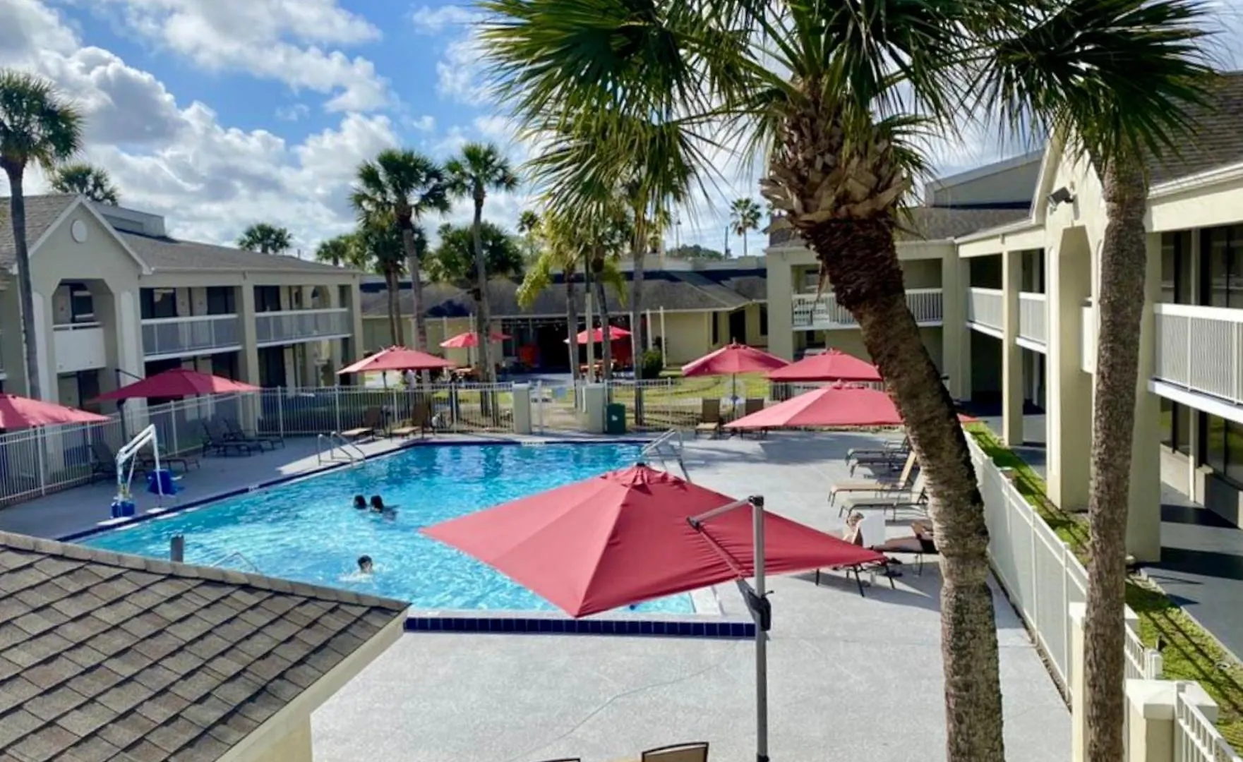 Apartment Pool - Wifi - Parking - Location !