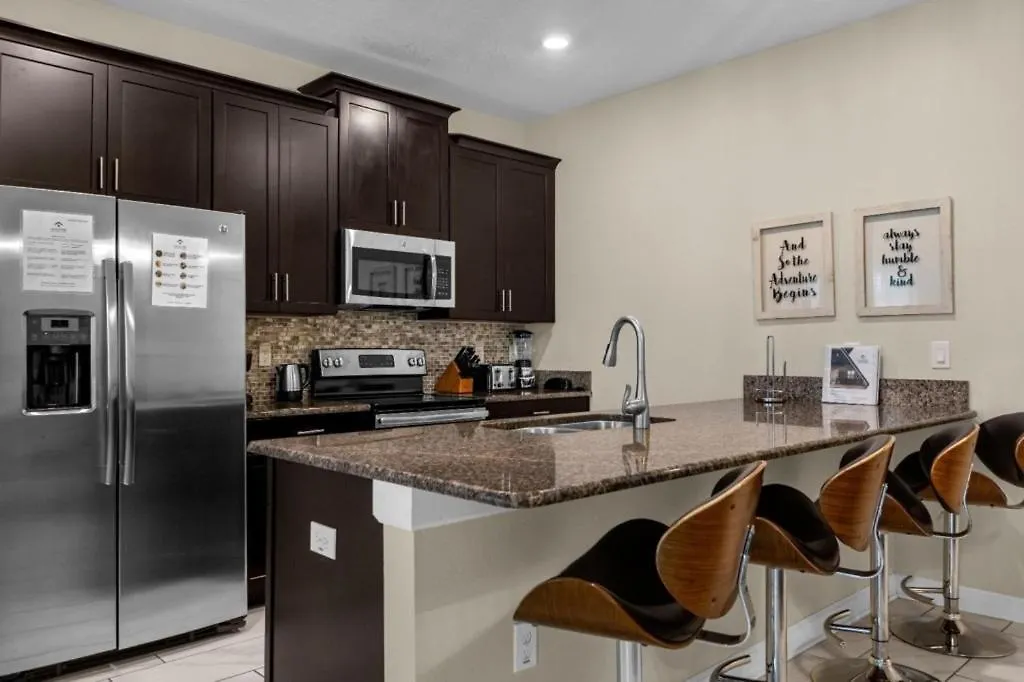 5 Bedrooms - 4 Bathrooms - Storey 4806 Cs *