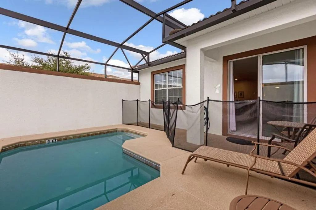 5 Bedrooms - 4 Bathrooms - Storey 4806 Cs Kissimmee