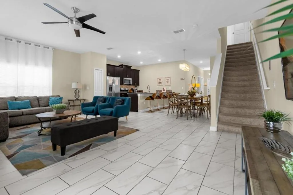 5 Bedrooms - 4 Bathrooms - Storey 4806 Cs Kissimmee