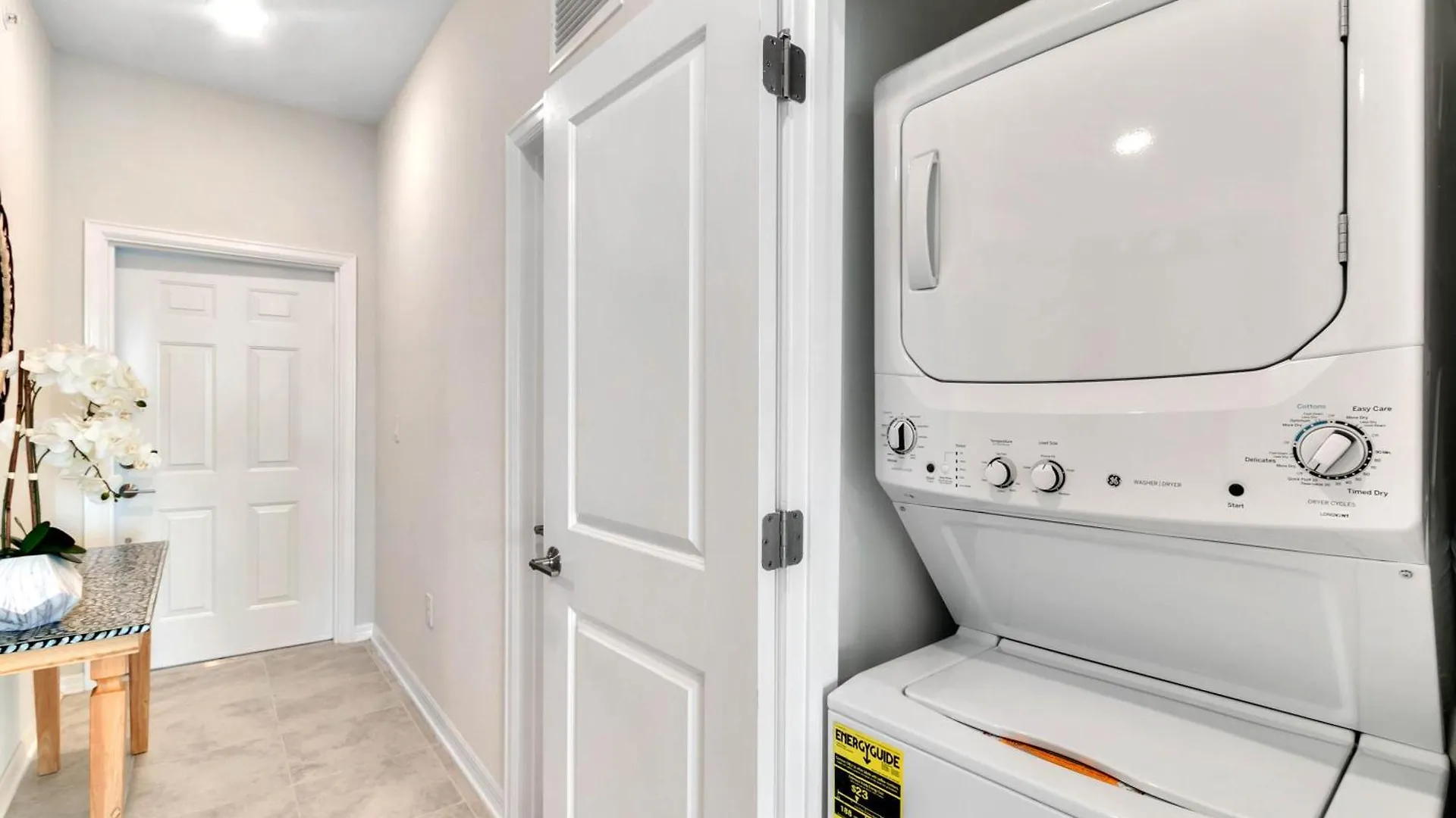 2 Bedrooms - 2 Bathrooms - Storey 3131-303 Pc