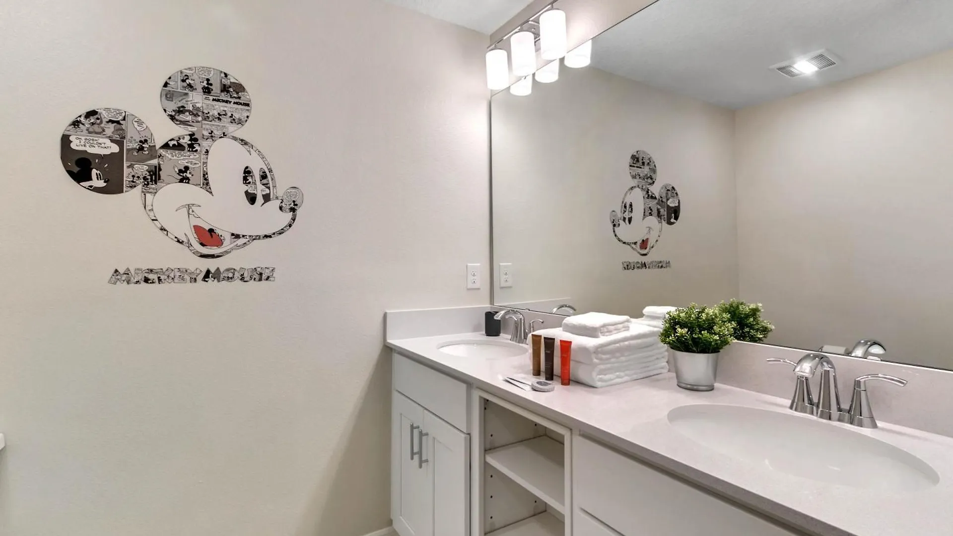 2 Bedrooms - 2 Bathrooms - Storey 3131-303 Pc Apartment *