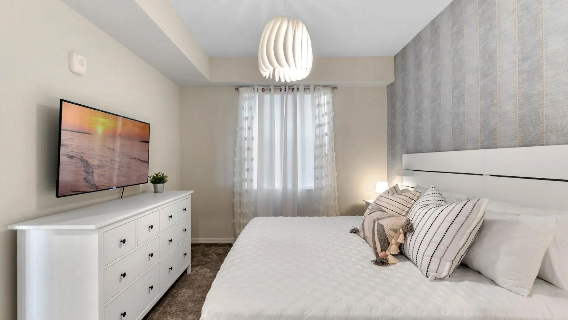 Apartment 2 Bedrooms - 2 Bathrooms - Storey 3131-303 Pc *