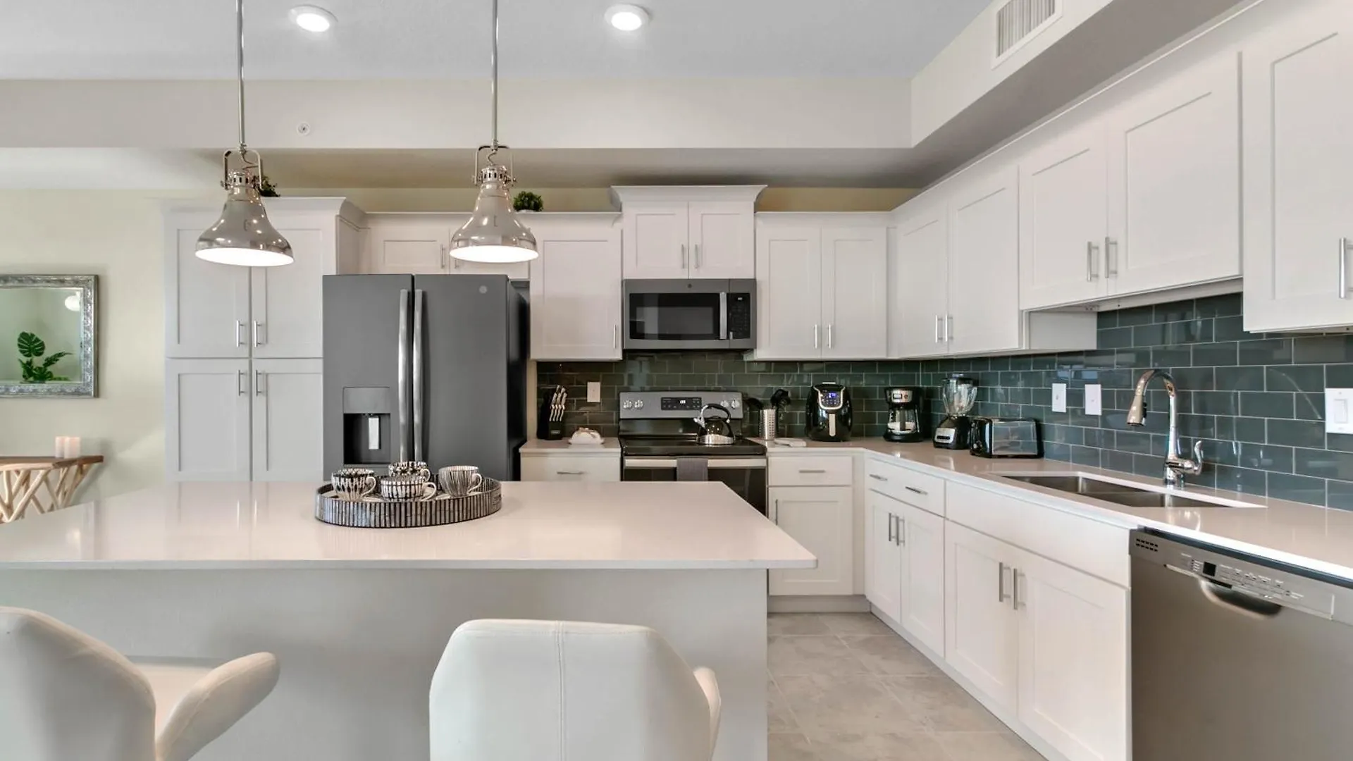 2 Bedrooms - 2 Bathrooms - Storey 3131-303 Pc