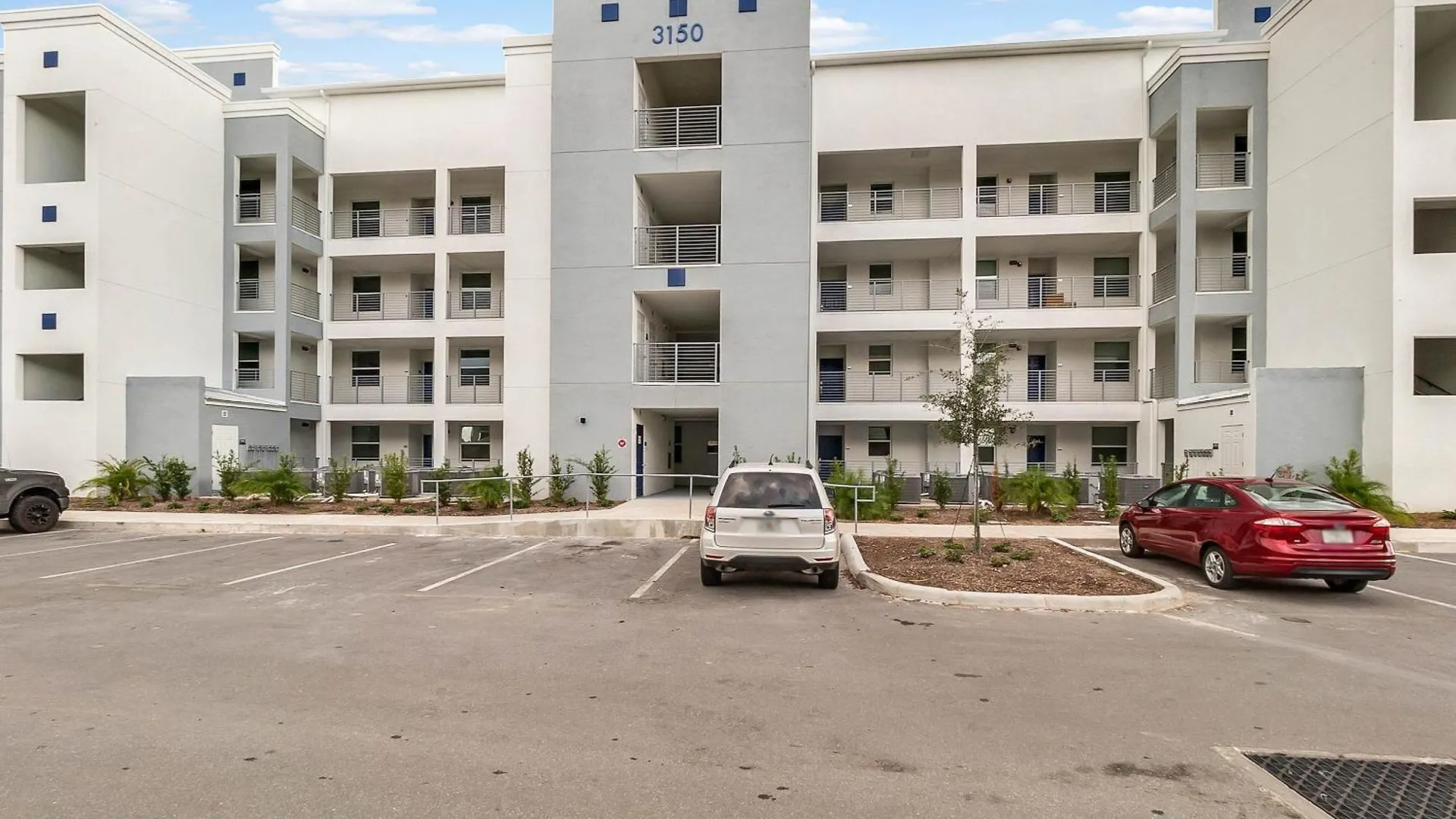 Apartment 2 Bedrooms - 2 Bathrooms - Storey 3150-404 Pc