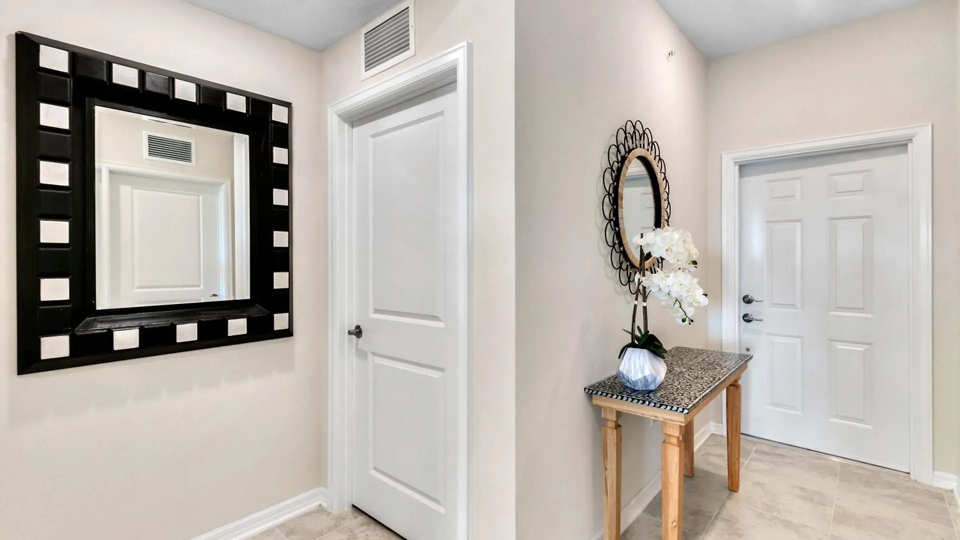 2 Bedrooms - 2 Bathrooms - Storey 3131-303 Pc *