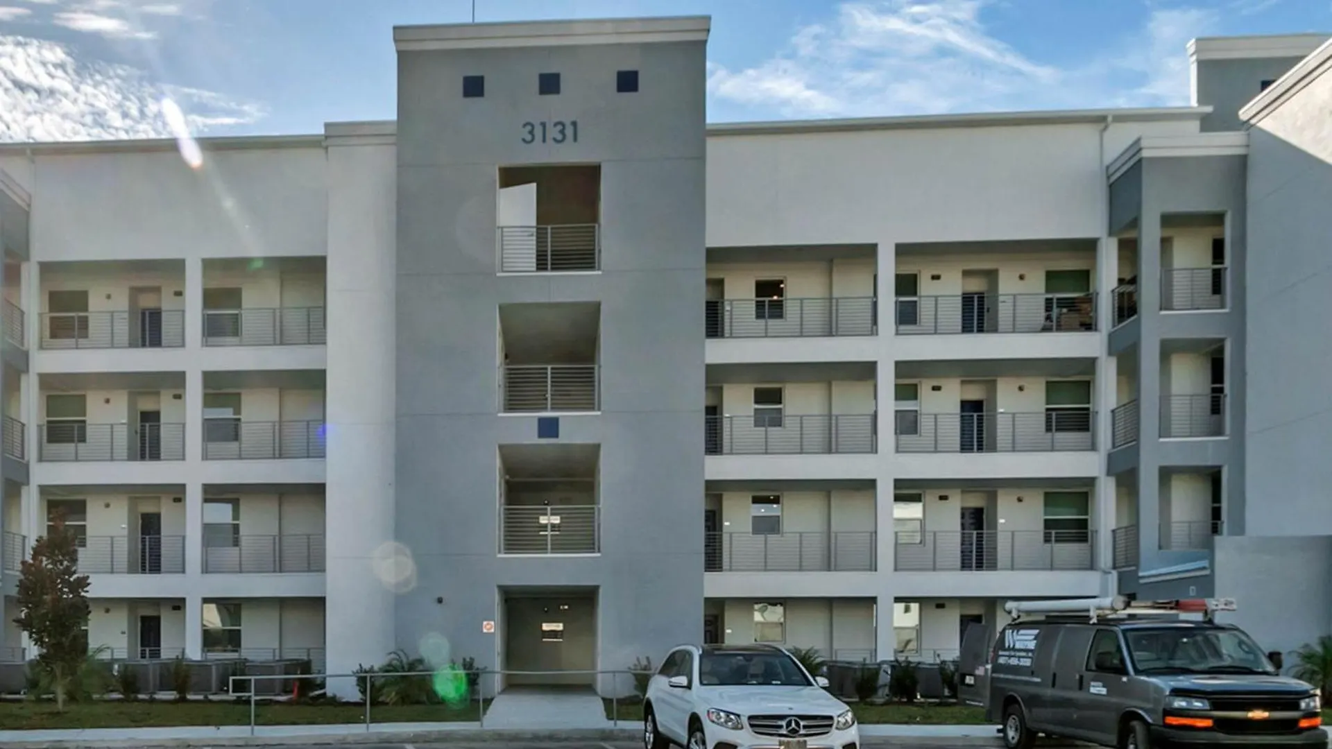 2 Bedrooms - 2 Bathrooms - Storey 3131-303 Pc