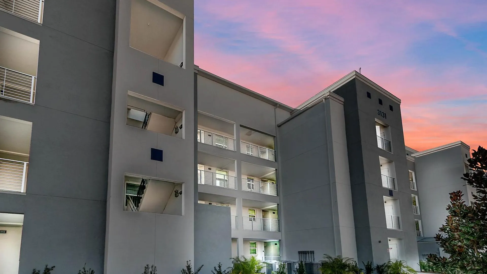 2 Bedrooms - 2 Bathrooms - Storey 3131-303 Pc Kissimmee