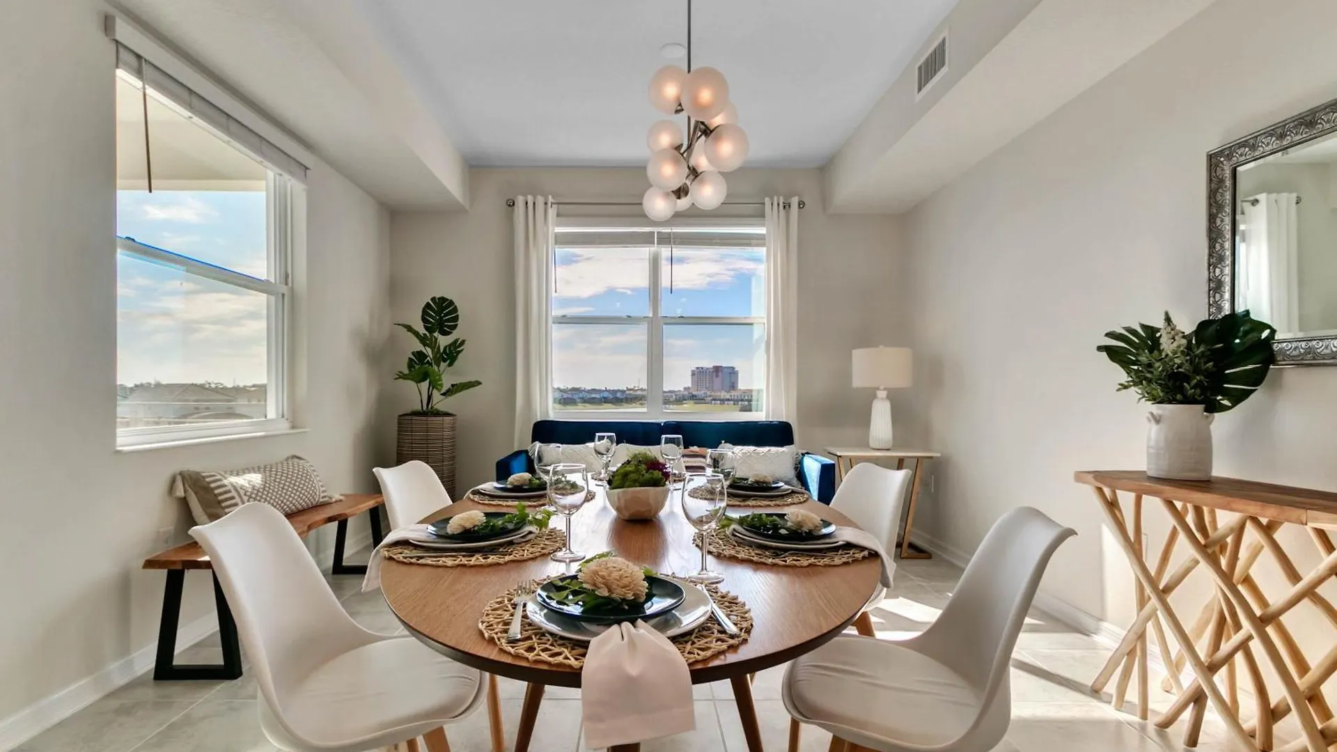 2 Bedrooms - 2 Bathrooms - Storey 3131-303 Pc Apartment
