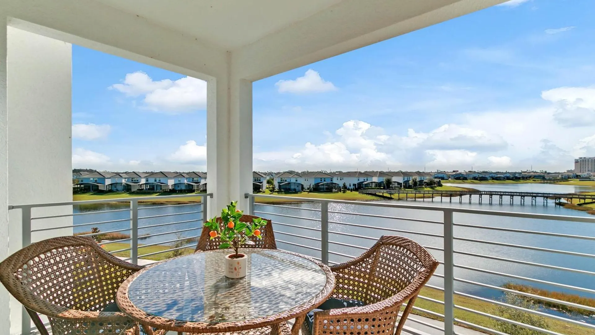 2 Bedrooms - 2 Bathrooms - Storey 3131-303 Pc *