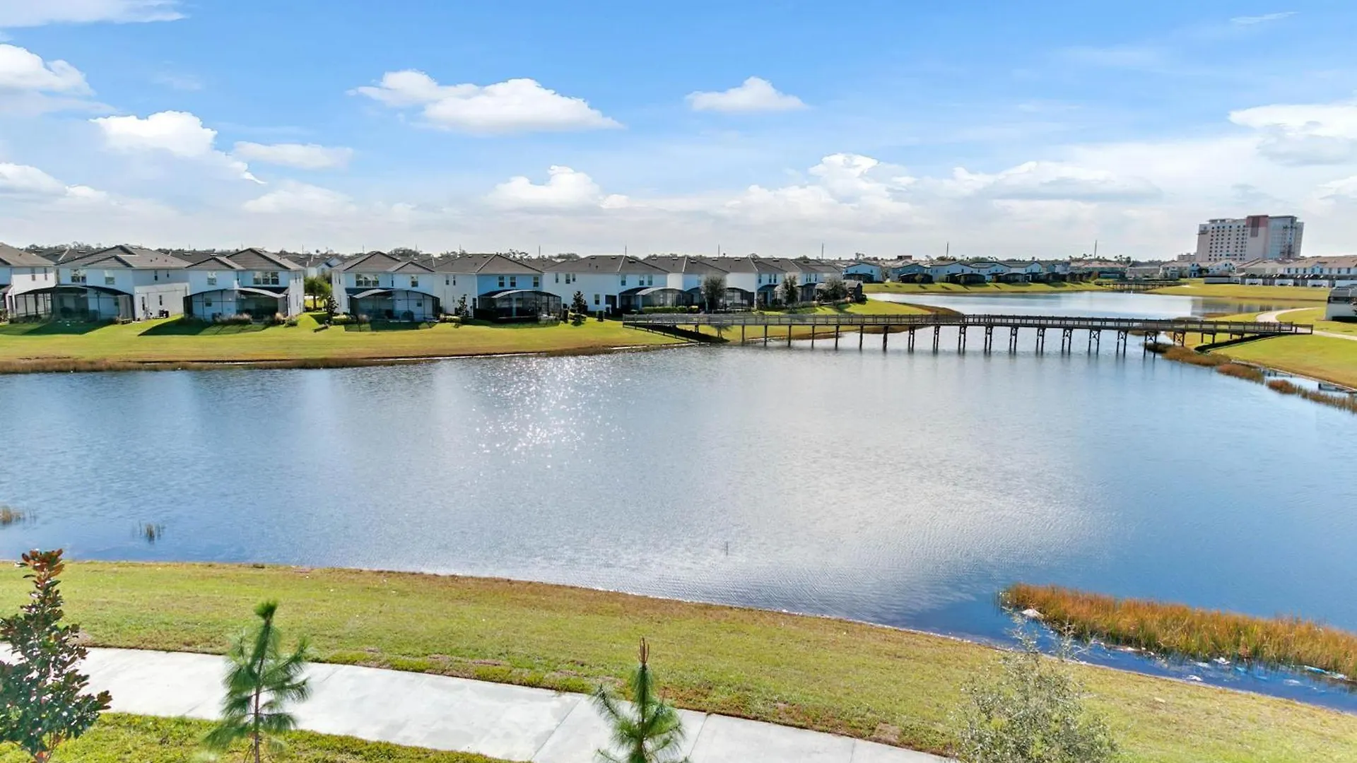 2 Bedrooms - 2 Bathrooms - Storey 3131-303 Pc