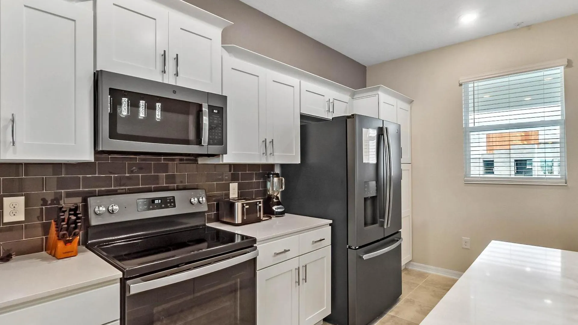2 Bedrooms - 2 Bathrooms - Storey 3150-404 Pc