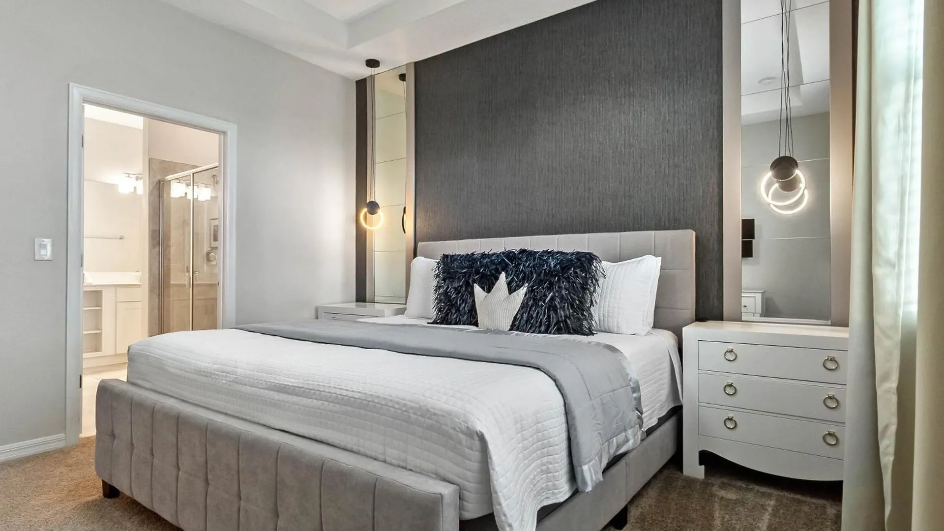 2 Bedrooms - 2 Bathrooms - Storey 3150-404 Pc Apartment