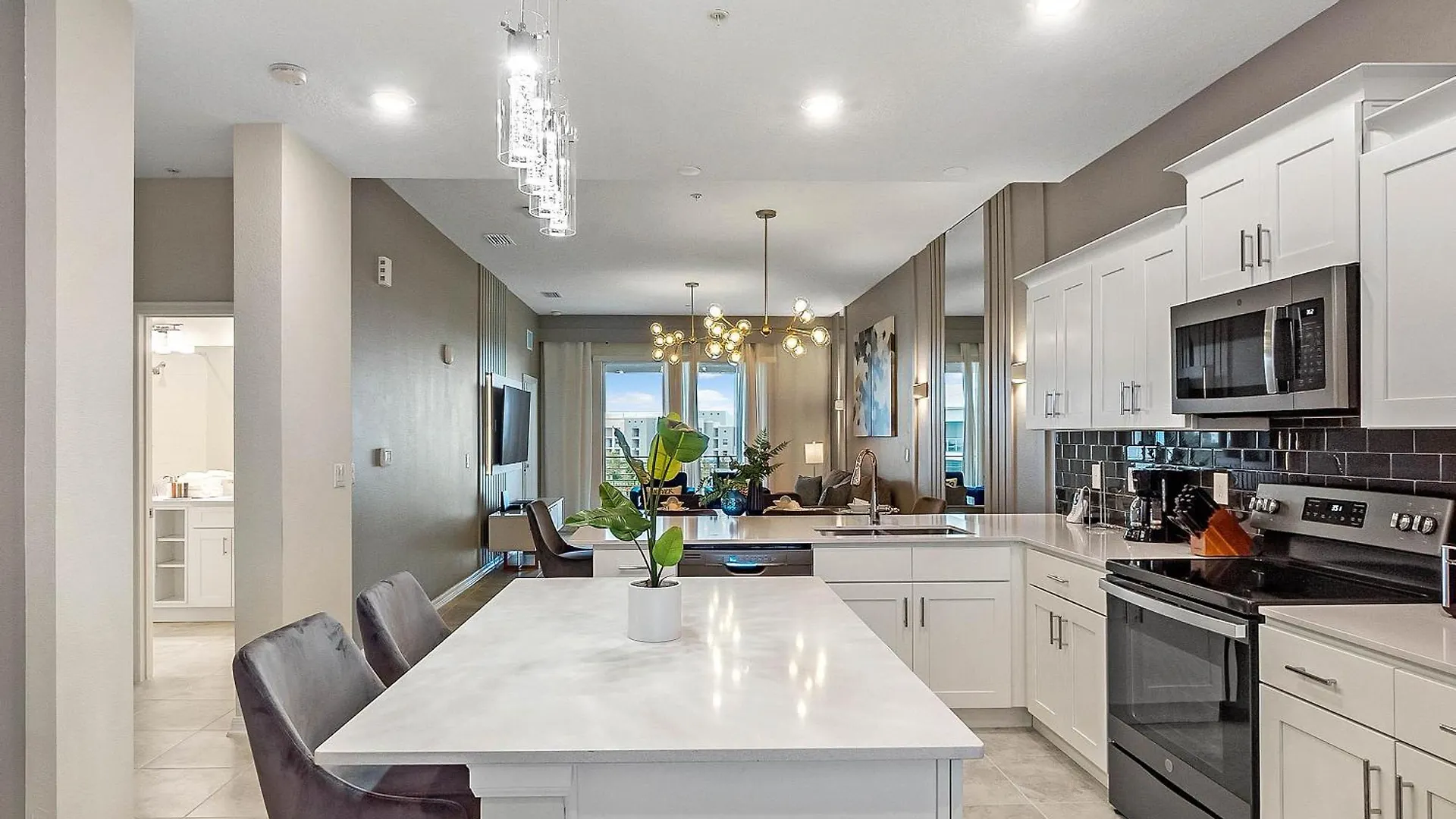 2 Bedrooms - 2 Bathrooms - Storey 3150-404 Pc * Kissimmee