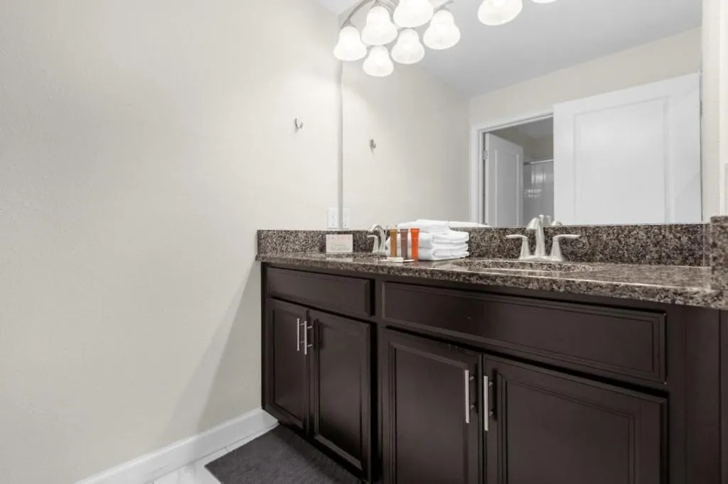 4 Bedrooms - 3 Bathrooms - Storey 3135 Pp