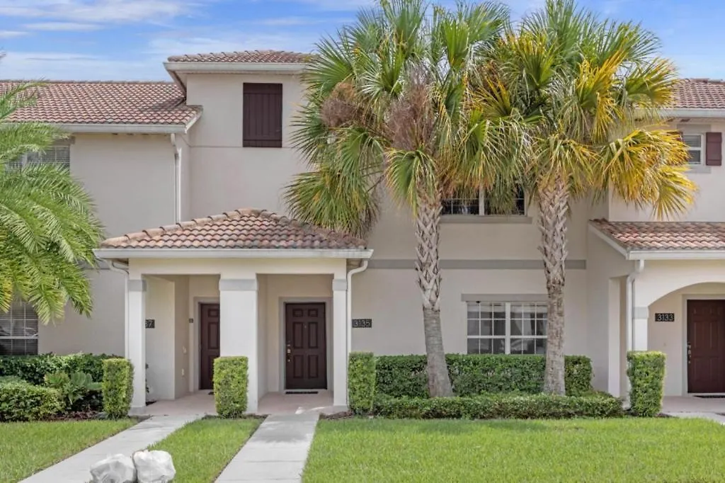 4 Bedrooms - 3 Bathrooms - Storey 3135 Pp Kissimmee