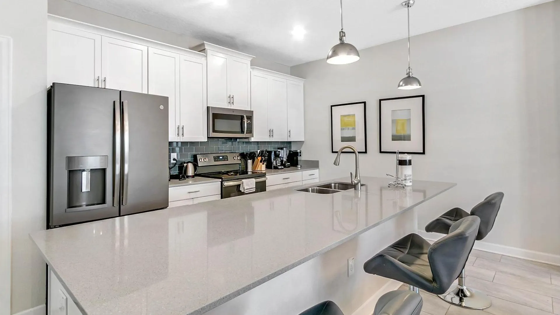 4 Bedrooms - 3 Bathrooms - Storey 4809 Ll Kissimmee