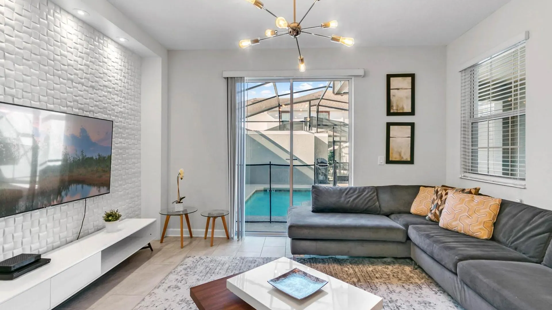 4 Bedrooms - 3 Bathrooms - Storey 4809 Ll * Kissimmee