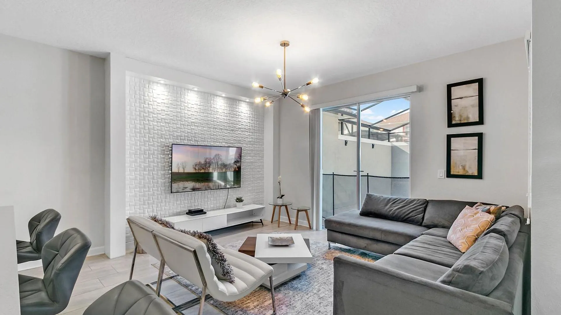 4 Bedrooms - 3 Bathrooms - Storey 4809 Ll