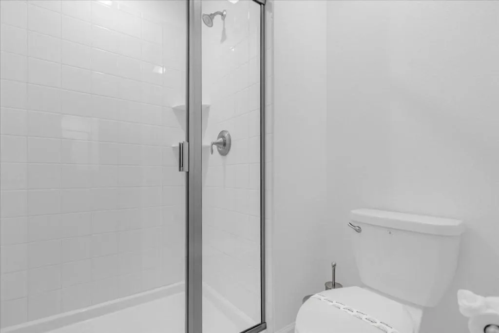 4 Bedrooms- 3 Bathrooms- Storey 4257 Pd * 基西米