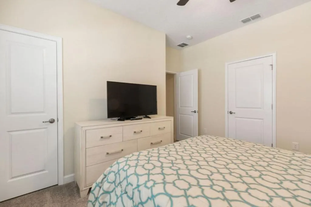 4 Bedrooms - 3 Bathrooms - Storey 4853 Rc Kissimmee