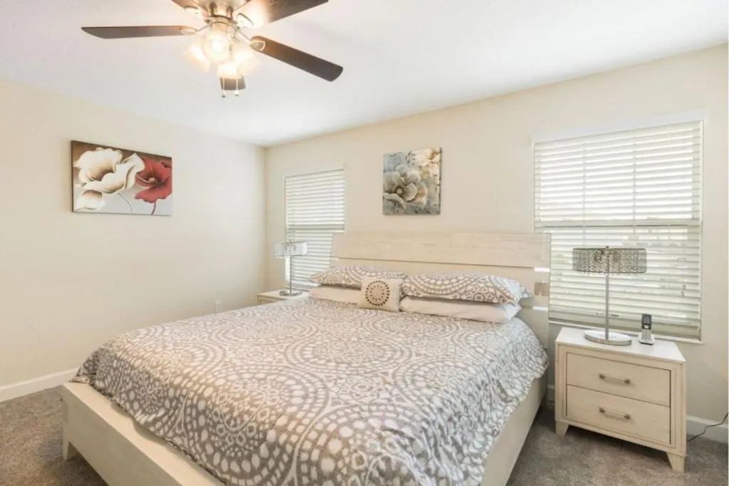4 Bedrooms - 3 Bathrooms - Storey 4853 Rc