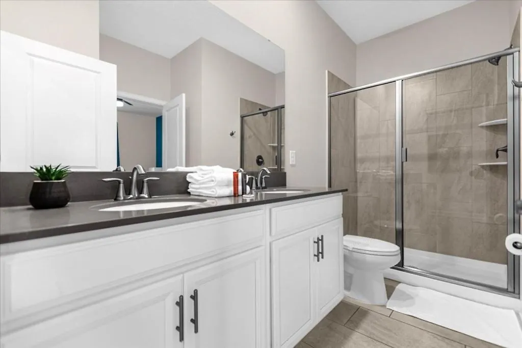 9 Bedrooms - 5 Bathrooms - Storey 4559 Nl Kissimmee