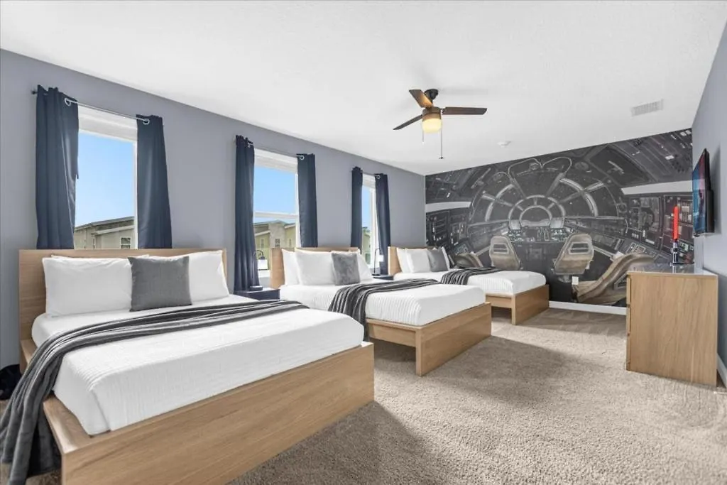 9 Bedrooms - 5 Bathrooms - Storey 4559 Nl *