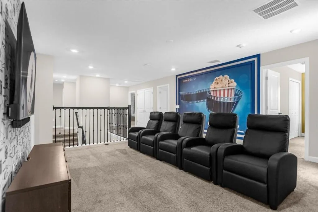 9 Bedrooms - 5 Bathrooms - Storey 4559 Nl
