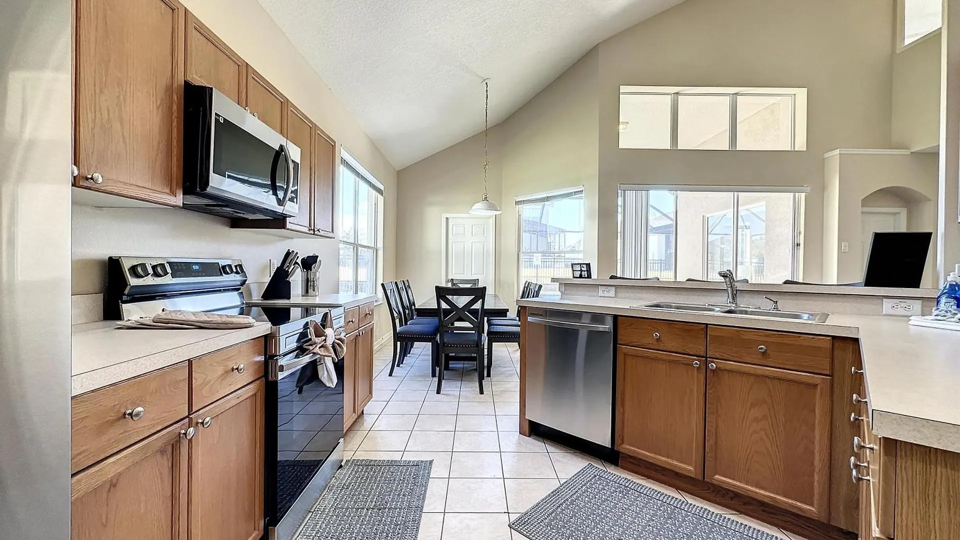 Villa Luxury 6bd 3.5ba Pool In Windsor Palms