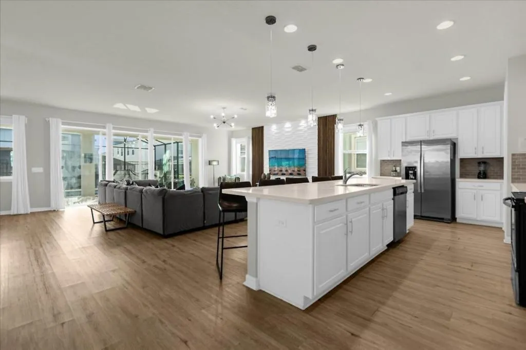 9 Bedroom- 6,5 Bathroom Solara 9024 Sr *