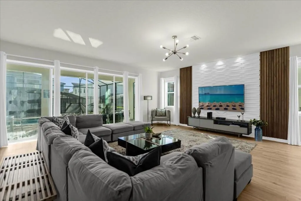 9 Bedroom- 6,5 Bathroom Solara 9024 Sr