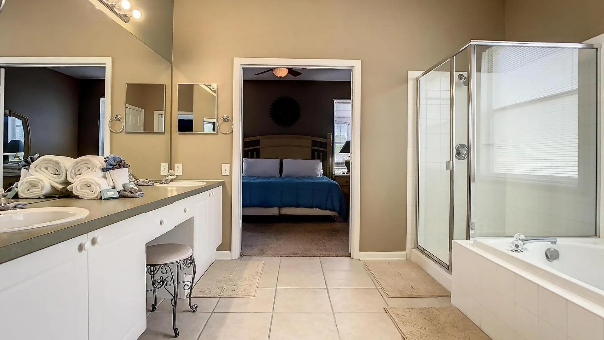 Six Bed Close To In Gated Community Villa