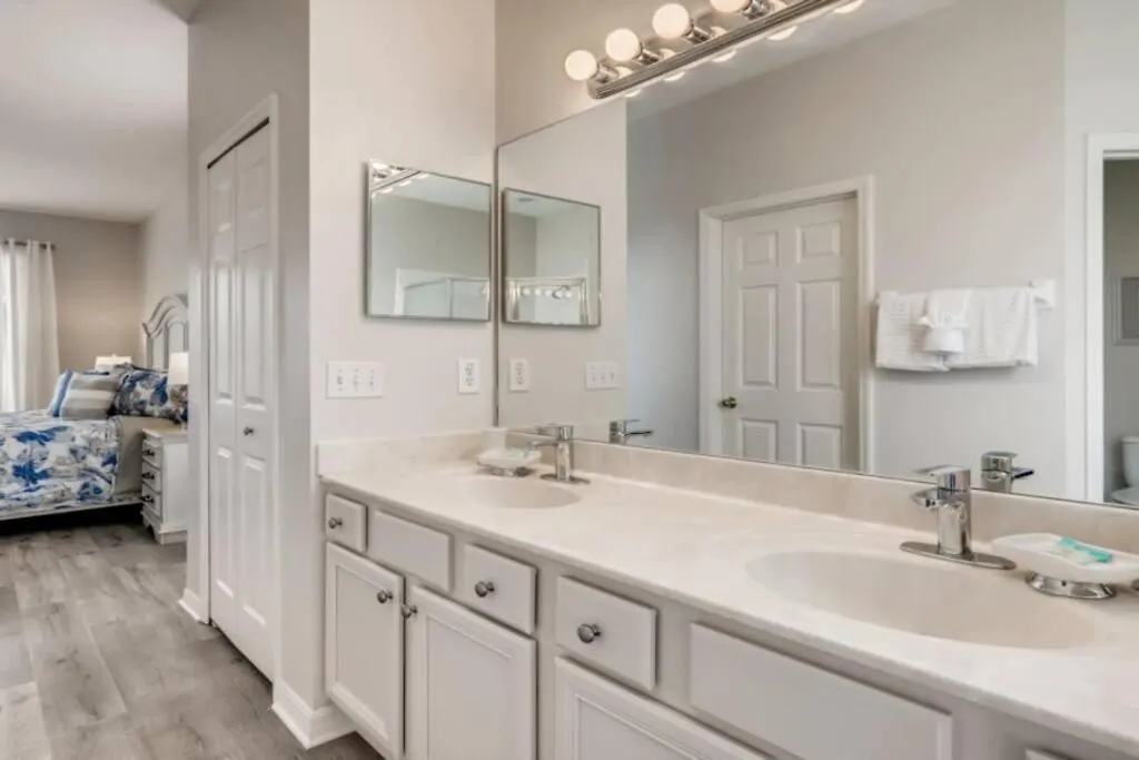 Lakefront 6br Pool Near *