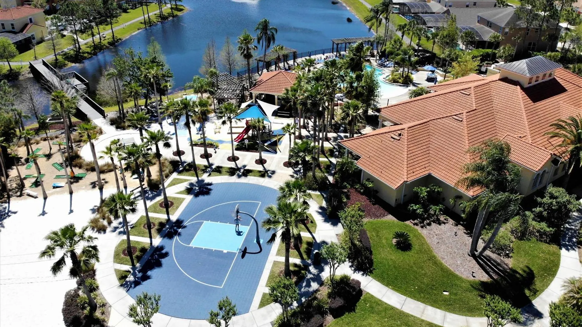 5-star With Private Pool, Minutes From