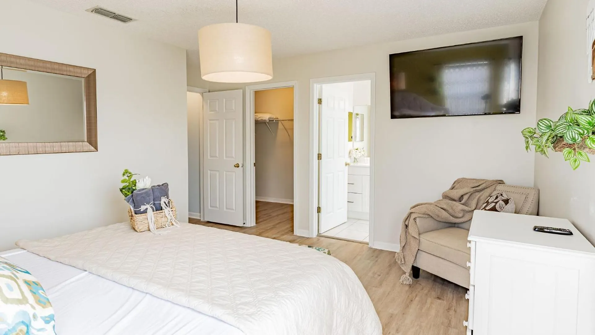 5-star With Private Pool, Minutes From
