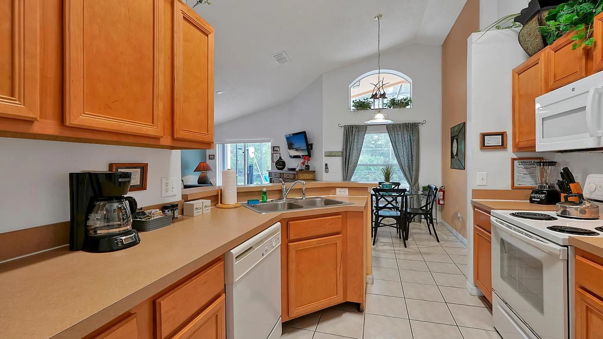 Holiday home Castaway Getaway - Very Popular 4 Bed Family Pool On Terra - Close To World *