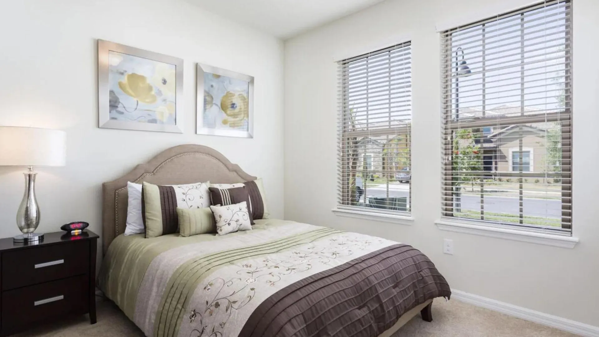 Experience Luxury In Gorgeous 8-bedroom At Golf *