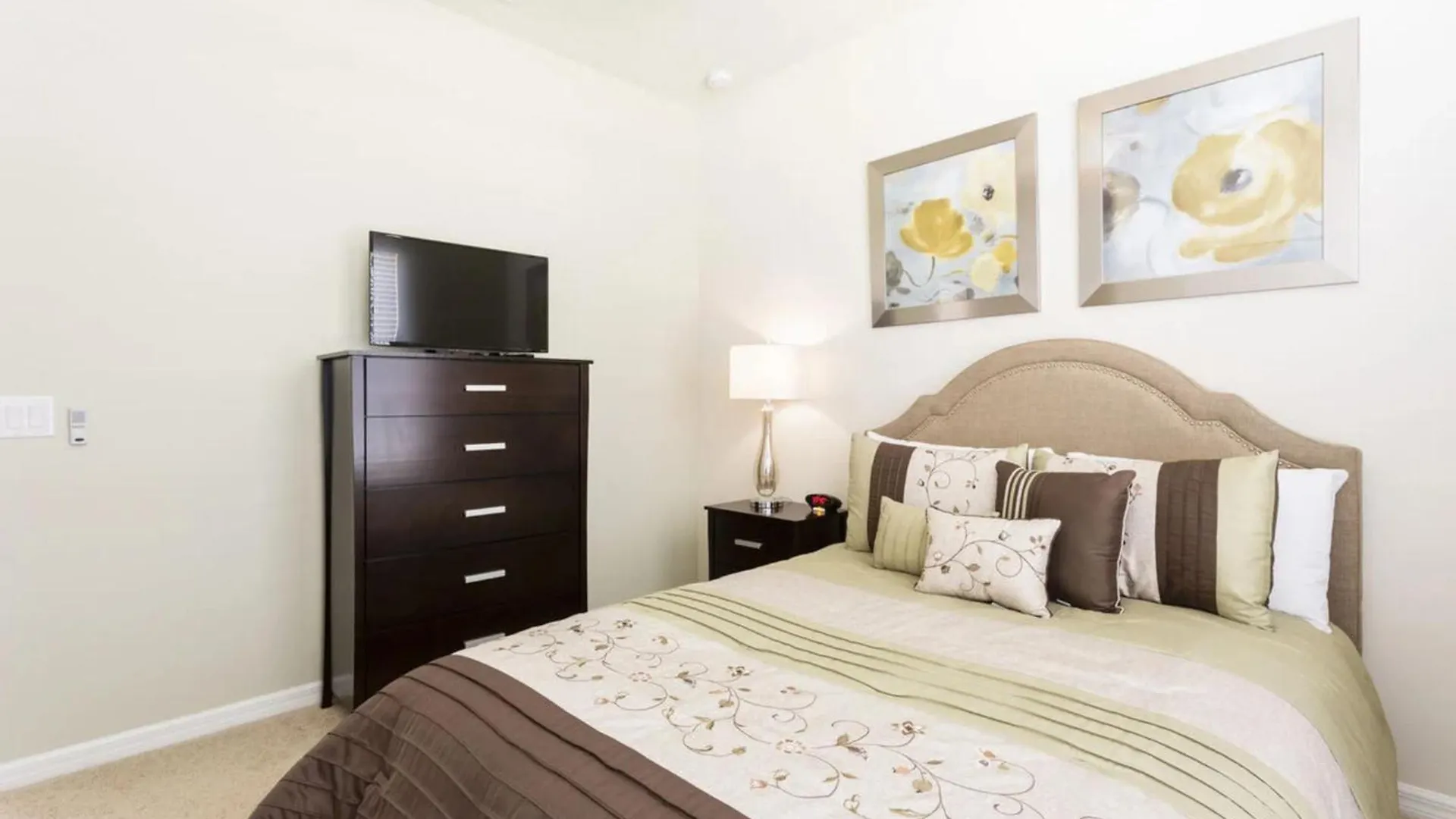 Experience Luxury In Gorgeous 8-bedroom At Golf Kissimmee