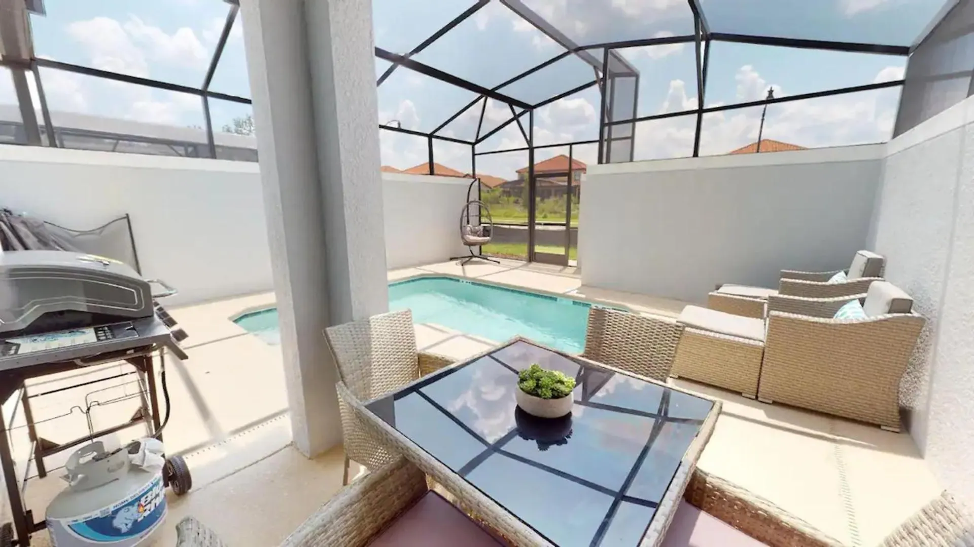Apartment Experience The Magic Of Right At Your Doorstep With Our Large Pool & House