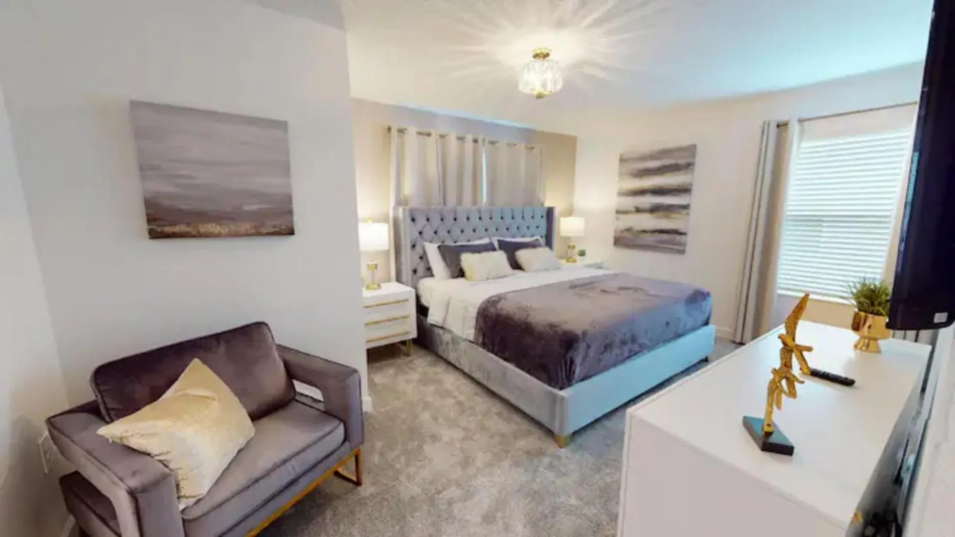 Apartment Experience The Magic Of Right At Your Doorstep With Our Large Pool & House *